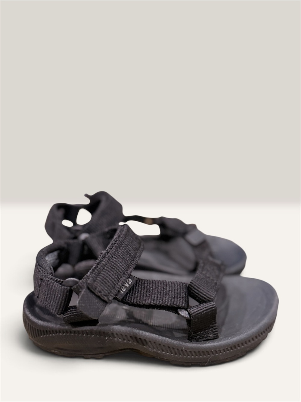 Teva Hurricane - Picture 3 of 4
